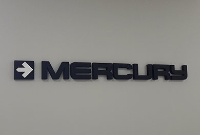вывеска в офисе mercury